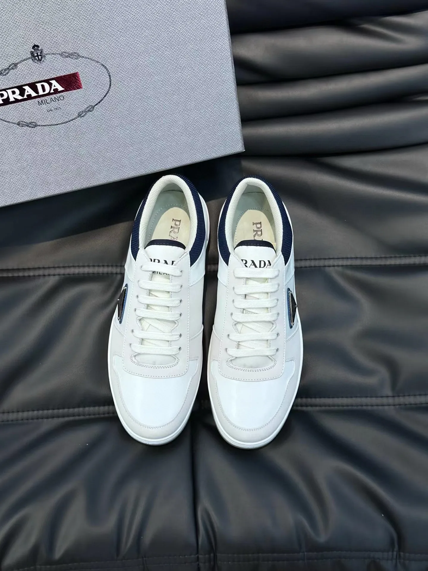 Factory price: 400💰Prada new men's leather sports shoes, the highest version on the market, any comparison is welcome🆚! The original leather has excellent texture and is super high-end! Fetal sheep net lining imported from Italy, removable pad! Luxurious materials and fine workmanship, highly recommended! Code number: 38-44, customized 45